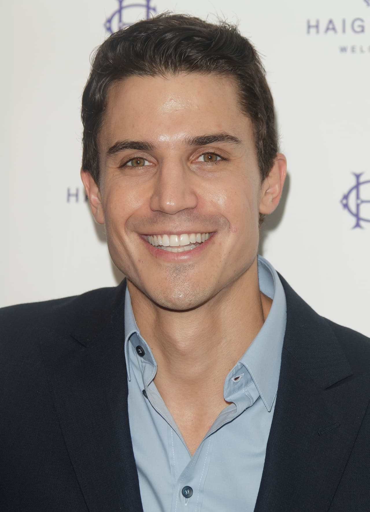 El apuesto actor se convertirá en Javier Morey en El Príncipe, y nos conquistará cada noche apoderándose de la pantalla de UniMás.