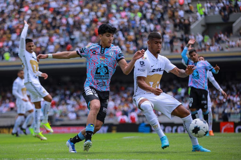Pumas logró un valioso triunfo ante Tuzos, gracias a un doblete de Juan Ignacio Dinenno que sirvió para la victoria 2-0 sobre Pachuca, triunfo que deja a los felinos en zona de repechaje.