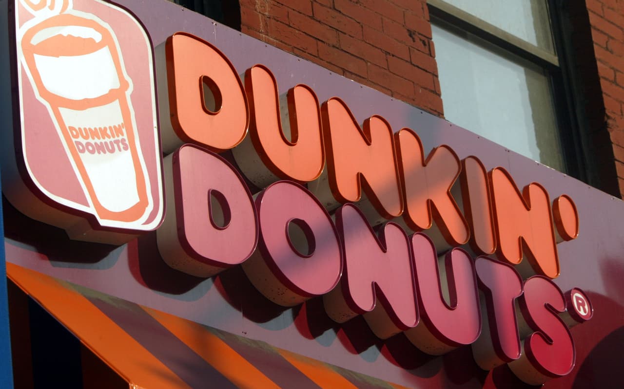 Demandan a Dunkin Donuts por 'explosión' de inodoro en Florida