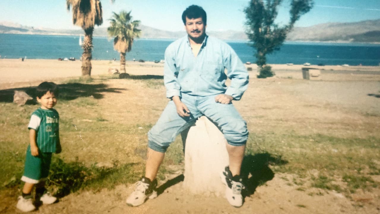 Mario Victoria Vásquez (35) antes de ser encarcelado en 1998. Su hijo tenía dos años menos que la niña víctima de abuso sexual 
<a href="https://www.univision.com/noticias/criminalidad-y-justicia/la-pesadilla-de-este-condenado-inocente-hispano-no-termina-al-salir-de-la-carcel?123=">por la que lo acusaron de violación.</a>