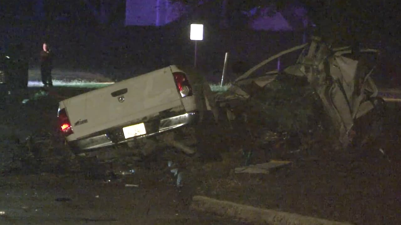 El choque ocurrió pasada la medianoche en la cuadra 4226 de la Barker Cypress Rd, al 
<a href="https://www.univision.com/local/houston-kxln/arrestan-a-amanda-perez-por-presuntamente-conducir-ebria-con-sus-dos-hijos-en-houston-video">noroeste de Houston</a>.