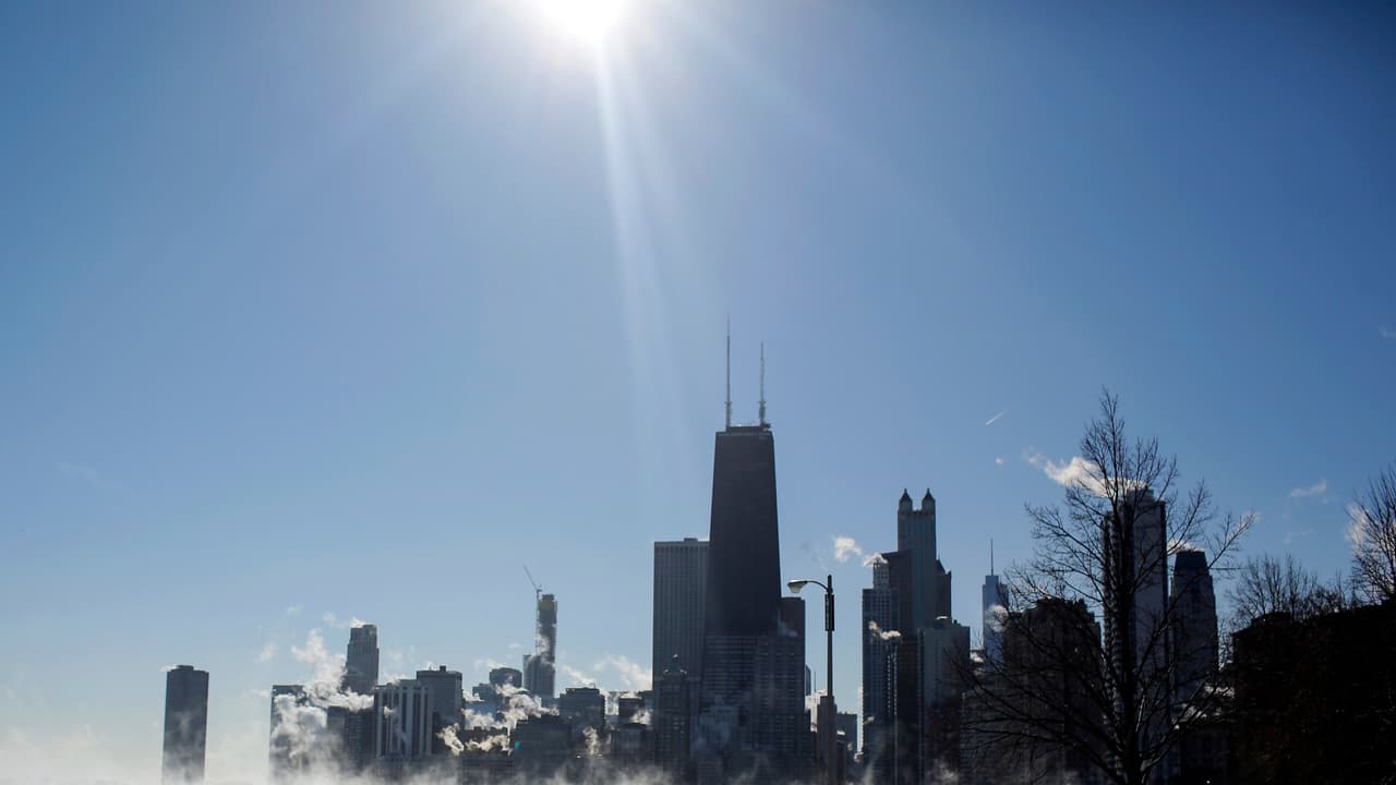 Jueves de grandes cambios: condiciones estables durante el día pero por la noche un frente frío provoca caída drástica de temperatura
