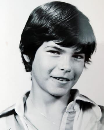 Este galán obtuvo la fama gracias a su personaje de 'Juanito' en "El Maleficio" en el año de 1985.