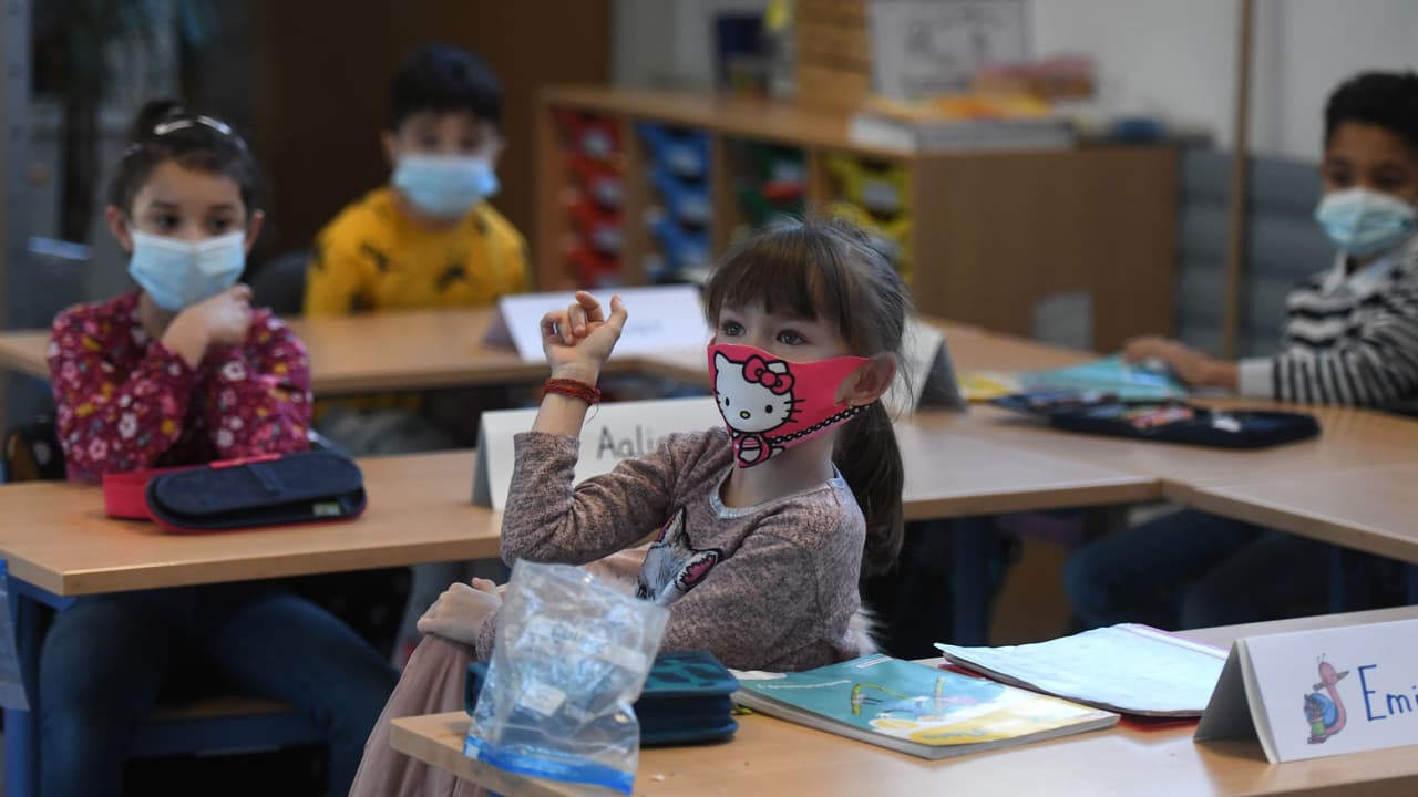 Libran intensa batalla legal por el uso obligatorio de mascarillas en las escuelas de Texas