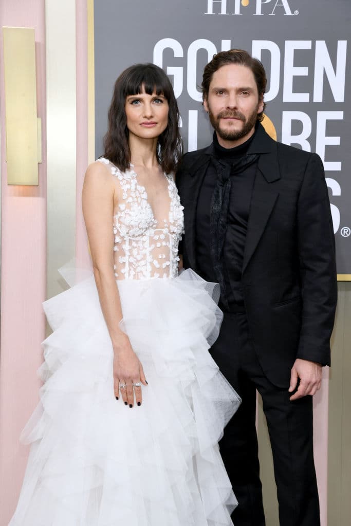 El actor español 
<b>Daniel Brühl</b>, protagonista de la película 'Sin novedad en el frente', llegó a la premiación de la mano de su esposa, la psicóloga 
<b>Felicitas Rombold</b>.
<br>