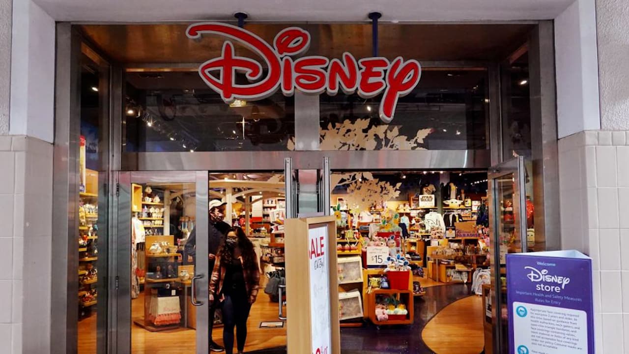 Ya han pasado casi siete meses desde que 
<a href="https://www.univision.com/local/los-angeles-kmex/disneyland-anuncia-cierre-temporal-de-sus-parques-debido-al-coronavirus">Disney anunció un cierre temporal de sus parques</a> temáticos en California por el coronavirus. Sin embargo, mientras Florida ha abierto nuevamente con capacidad reducida dese inicios de julio, los parques en Anaheim siguen cerrados.