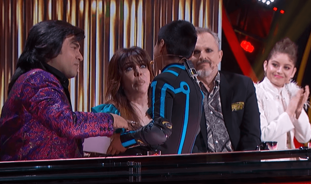 En agradecimiento a Albertano, Josué le llevó un recuerdo de Acapulco: unas conchitas.