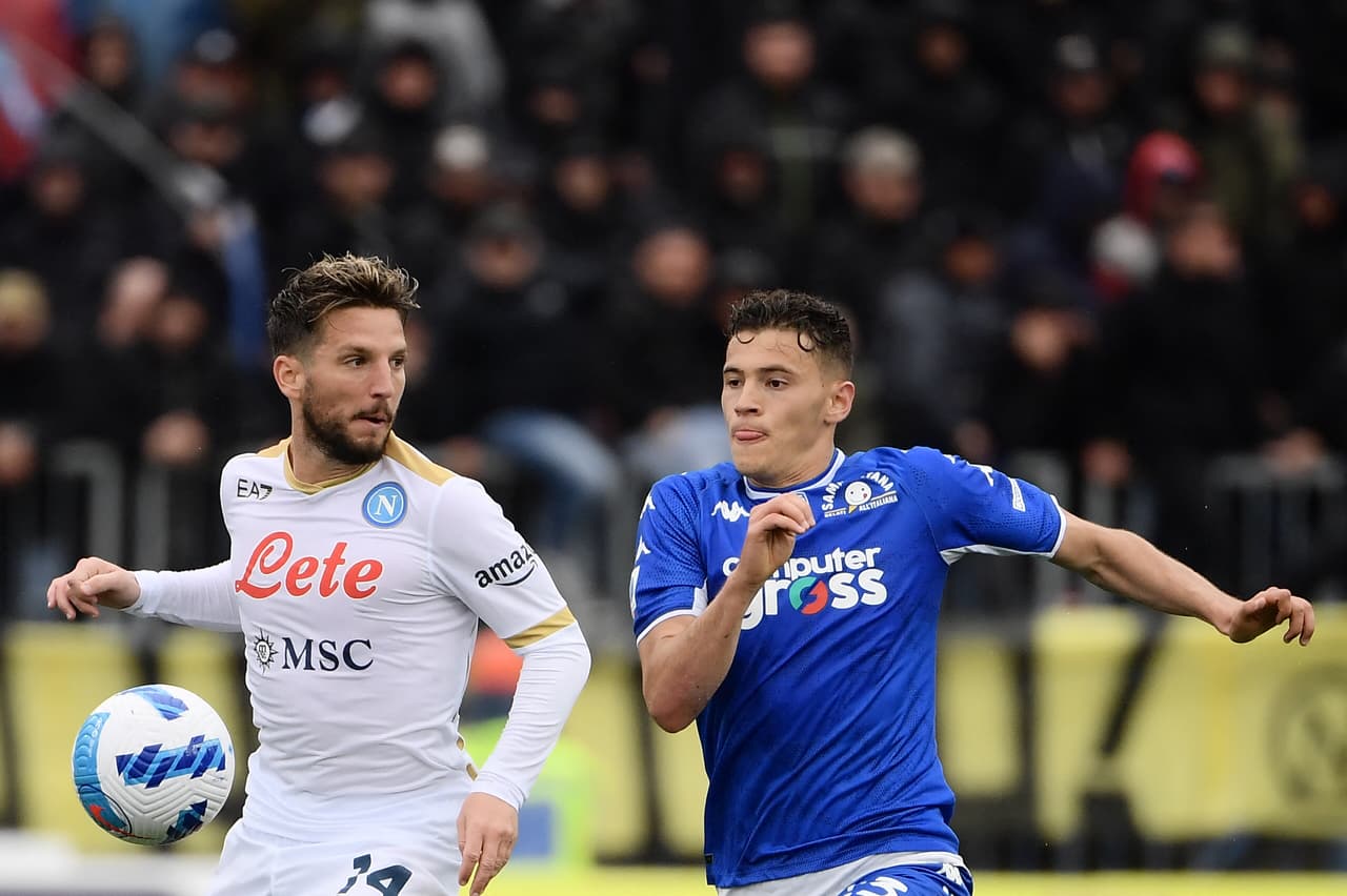 Hirving Lozano dio pase a gol, pero el Napoli se alejó de la lucha por el Scudetto con la épica remontada del Empoli para ganar 3-2 tras ir abajo 0-2 hasta los últimos 10 minutos en la Serie A.