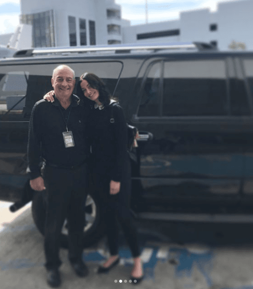 "Él es un gran guerrero. Confiamos en papá Dios. Todo en sus manos", escribió la ex Miss Universo tras publicar una imagen en la que aparecía junto a su padre.