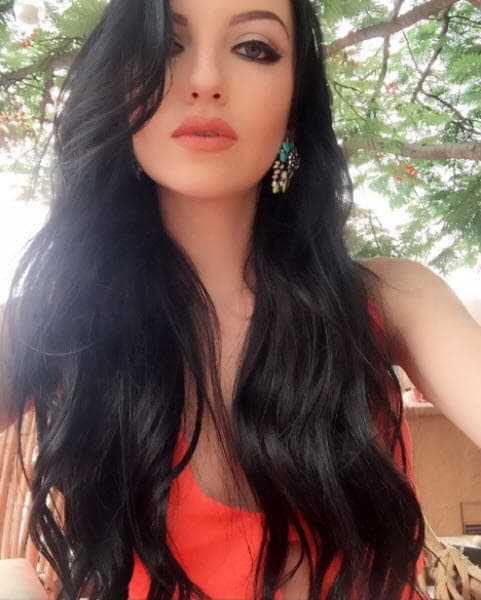 Es originaria de Hermosillo, Sonora, aunque lleva varios años viviendo en la Ciudad de México.