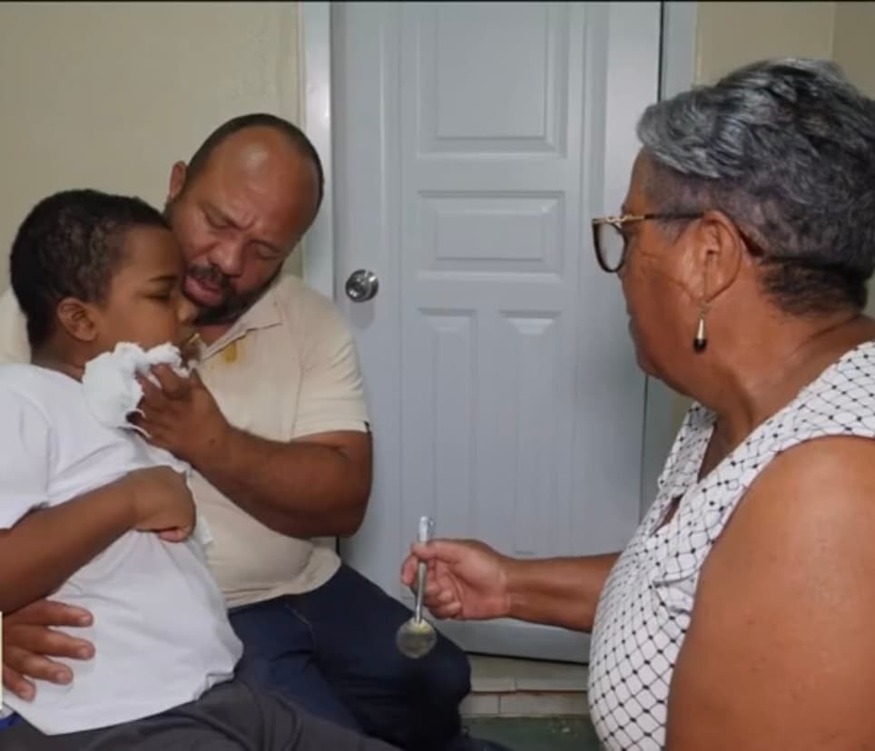 A pesar de esta realidad aplastante, Frank ha dejado claro que, si existe una oportunidad para su hijo en todo el mundo, no se rendirán. “Por mínima que sea iremos tras ella para que nuestro hijo no muera”, dice tajante. 
<br>