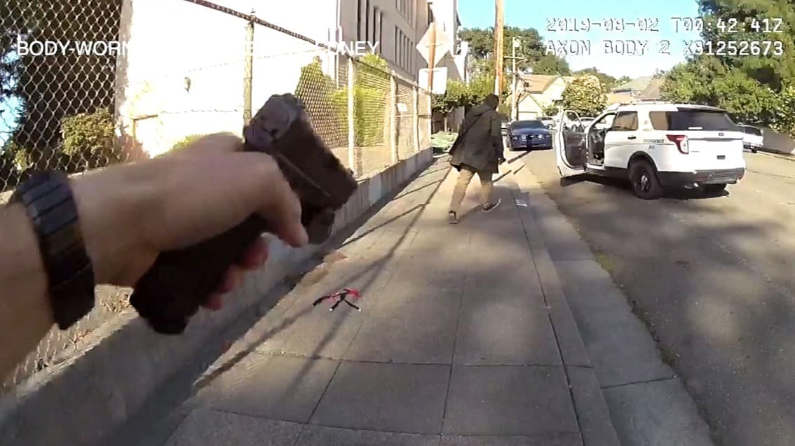 Sospechoso quiso llevarse la patrulla de un oficial del Sheriff y terminó baleado en el intento