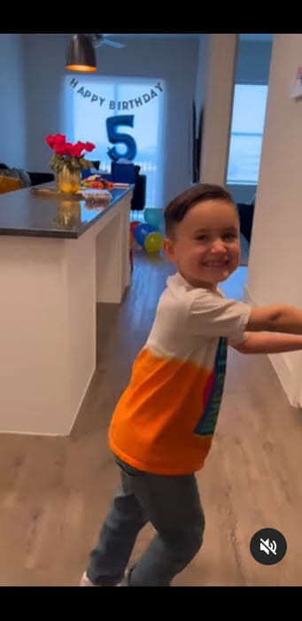 En esa entrevista con la revista, Domínguez aseguró que Timothy pasaba unos días con él y otros con la madre. 
<br>