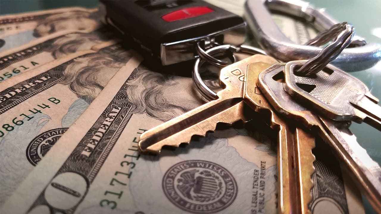 <h3 class="cms-H3-H3"><b>Terminar de pagar tu casa</b></h3>
<br>Retirarse antes de 
<b>terminar de pagar la vivienda</b> puede jugar en tu contra, pues deberías destinar alguna parte de tu dinero a los pagos. 
<br>
<br>Andrés Gutiérrez señala que, esperar a que 
<b>estés libre de este compromiso</b> no sólo hará que puedas disponer de más cantidad de dinero, sino que tu pensión sería más sustancial, por el tiempo que acumules. 
<br>
<br> “Si te vas a jubilar, no quieres tener el pago de tu casa”, advierte.