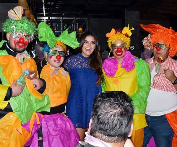 Los hombres disfrutaron al máximo esta fiesta, pues hasta se vistieron de payasos: "Gracias por formar parte de nuestras vidas y hacer más especial la llegada de mi princesa", agradeció en Instagram.
