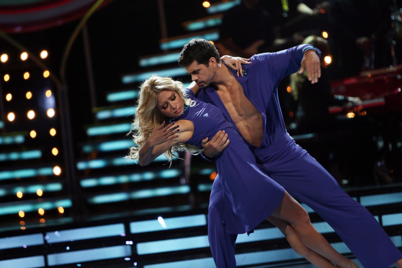 El segundo baile de esa noche fue un adagio. Para esta presentación, el actor bailó el tema 'Corre'.