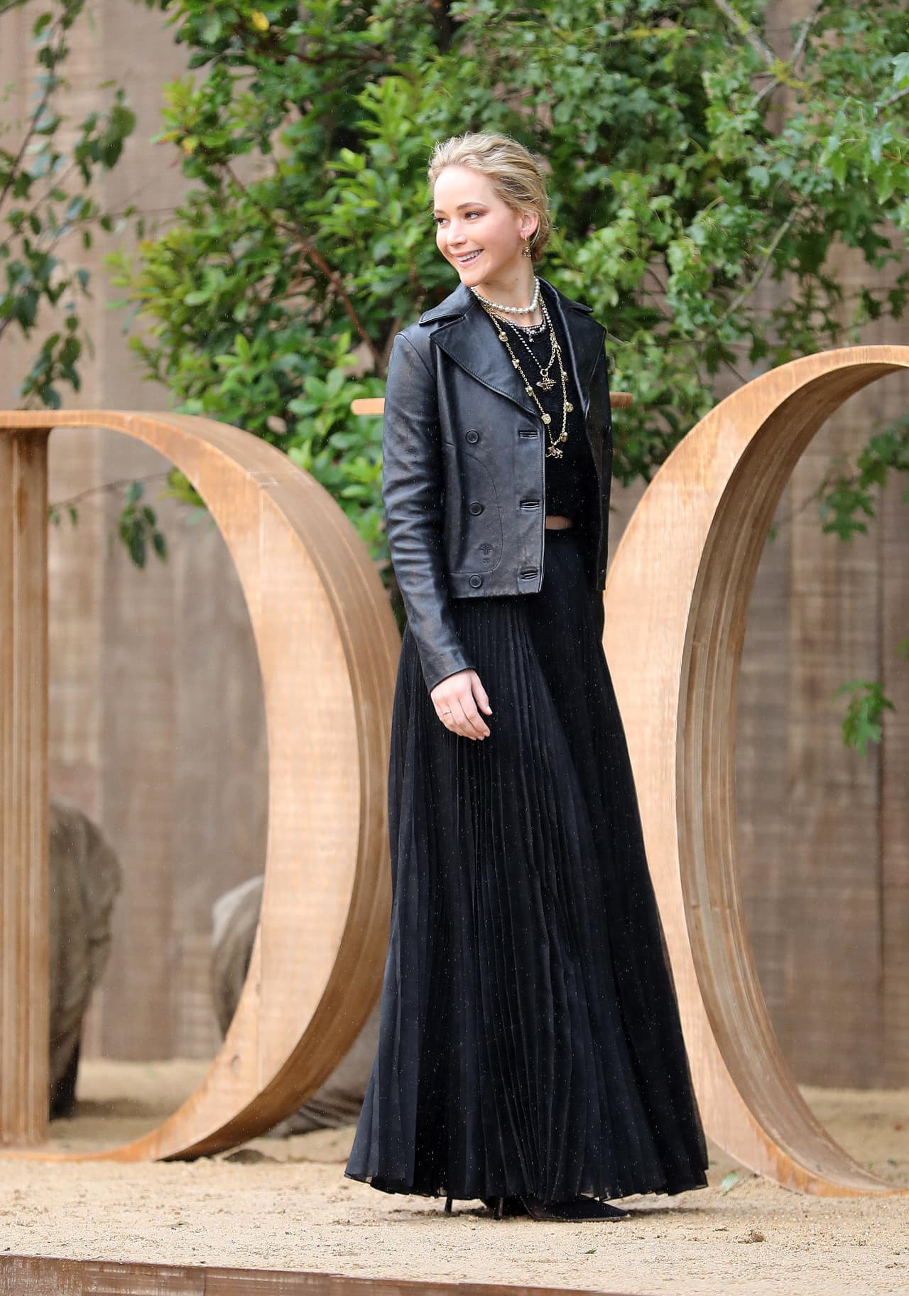 Los asistentes al enlace matrimonial degustarán de un 
<b><a href="https://www.univision.com/famosos/jennifer-lawrence-y-cooke-maroney-ofreceran-este-elegante-menu-para-los-150-invitados-a-su-boda-fotos">extravagante menú</a></b> con una gran variedad de entremeses y varias opciones de postres.