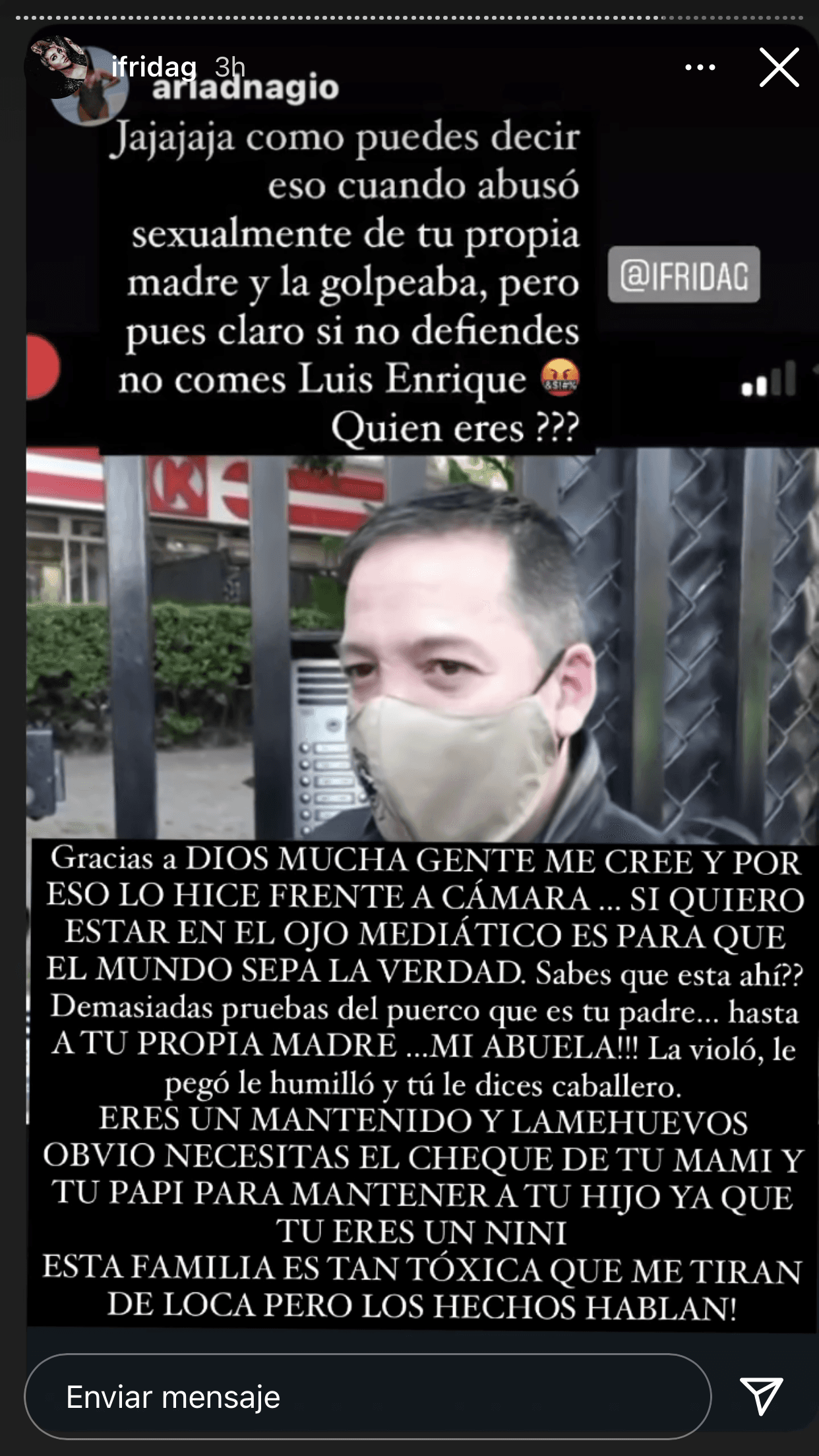 Alejandra Guzmán, su hermano Luis Enrique, y su padre se han defendido argumentando que Frida Sofía
<b><a href="https://www.univision.com/famosos/lets-get-serious-la-entrevista-mas-dura-pero-necesaria-para-entender-a-frida-sofia-video" target="_blank">debe buscar atención de salud mental</a></b>. "Esta familia es tan tóxica que me tiran de loca, ¡pero los hechos hablan!", escribió en un mensaje dedicado a su tío a quien llamó "mantenido".
<br>