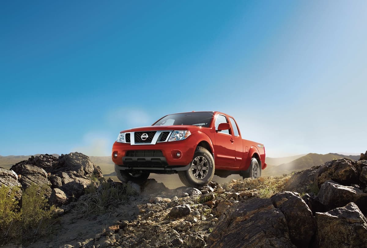 <b>La pick up menos satisfactoria – Nissan Frontier: </b>Una dirección poco dócil, excesivo ruido en el interior y una enorme dificultad para estacionarla parecen condenar esta pick up al fracaso. Para el tránsito urbano aparenta ser la peor elección del segmento. Su precio comienza en 18,390 dólares para las King Cab y 23,900 dólares para las Crew Cab.