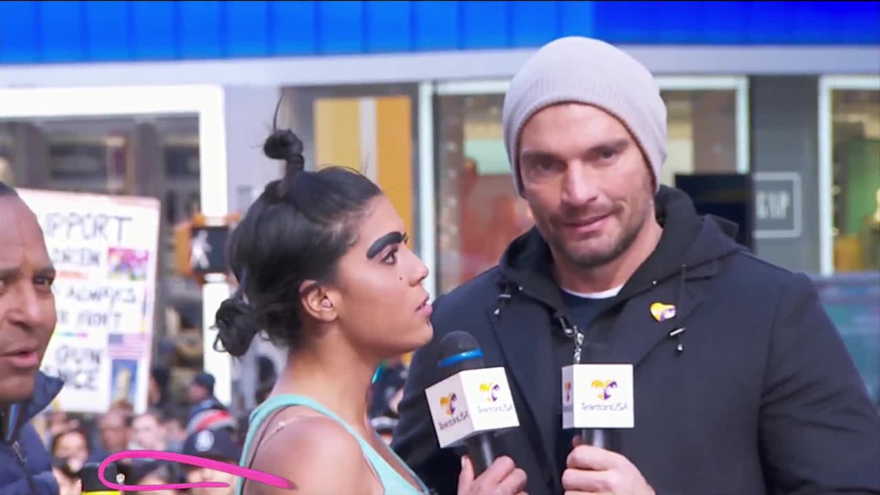 Mela hizo todo lo posible por llegar hasta Times Square y comprar todos los besos de Julián Gil.