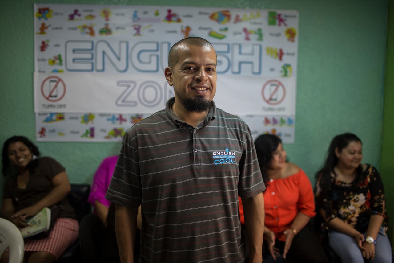 Copiando a Trump, estos deportados quieren hacer a El Salvador ‘great again’