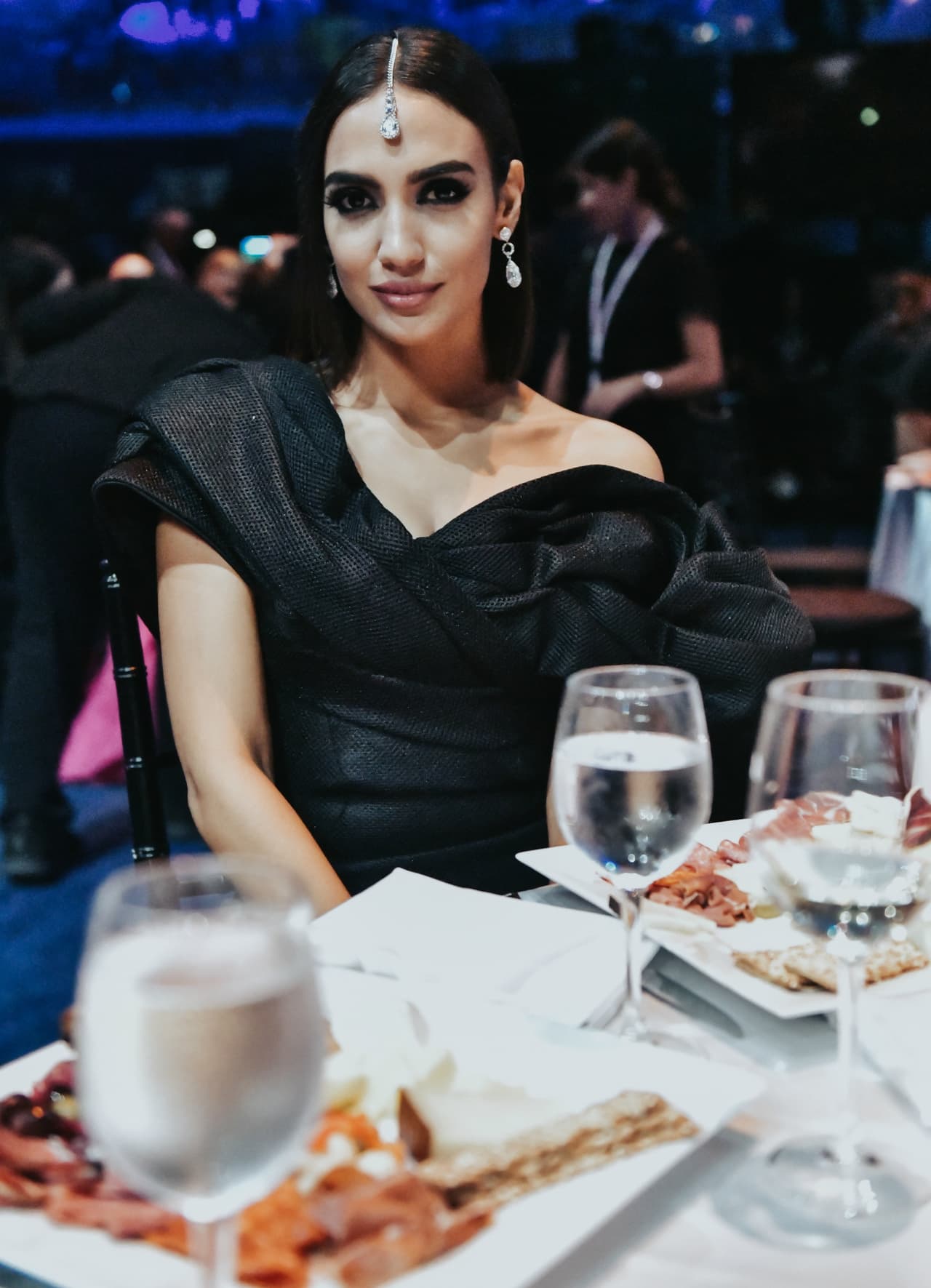 Manu Manzo se lució con estas joyas de Charlie Lapson -llamado 'diseñador del nuevo milenio' por sus audaces creaciones, como esta que no dejó de brillar sobre la frente de la bella venezolana.