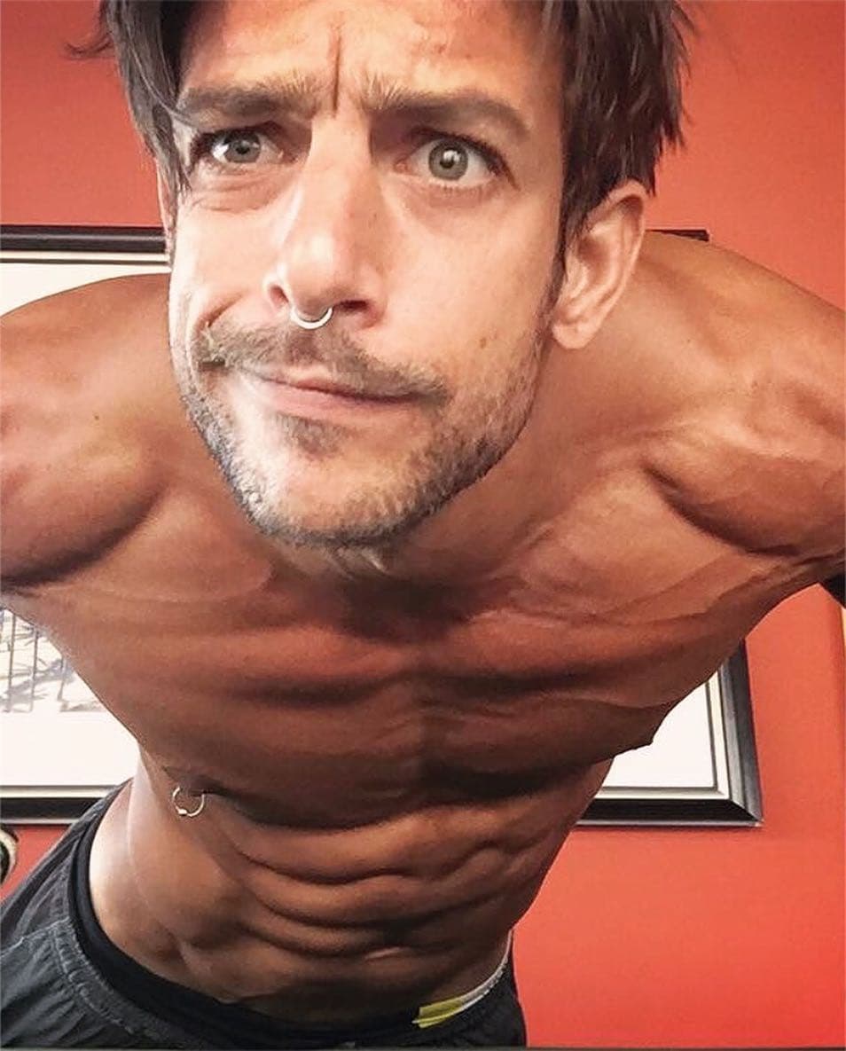 En México estudió Artes Escénicas, para luego regresar a su país natal y hacer cine para adultos bajo el nombre de 
<b>David Dynamo</b>, donde participó en al menos una cinta.