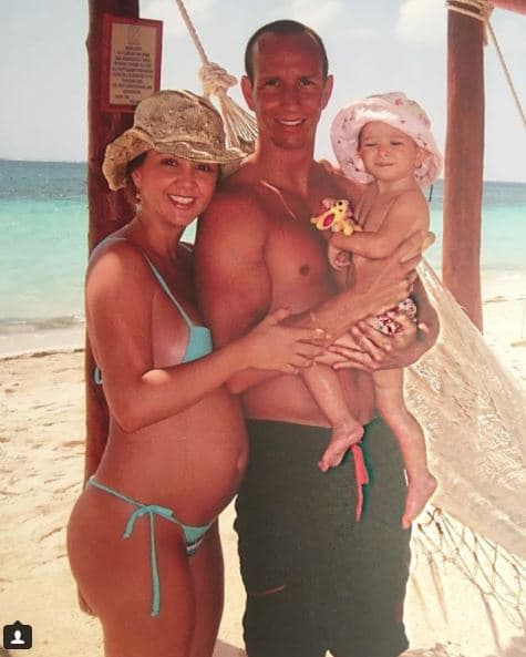 La famosa conductora aprovechó el escrito para hacerle saber a su hija y a sus seguidores que cuando la joven nació fue "uno de los días más maravillosos". 
<br>