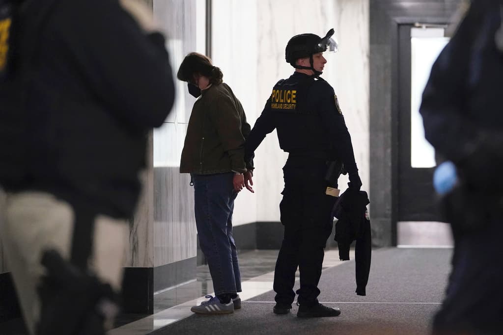 Además de la protesta en Oakland, otros activistas judíos por la paz llevaron a cabo manifestaciones similares en Chicago y Nueva York, ampliando la solidaridad y la voz en favor de un alto el fuego.