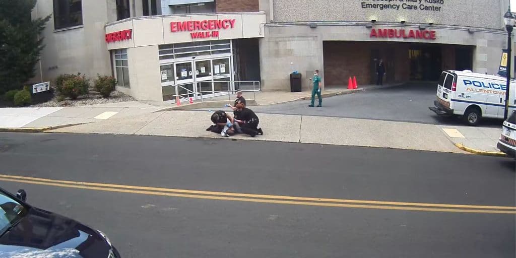 Protestas luego de que se publicara un video que parece mostrar a un policía con la rodilla en el cuello de un hombre
