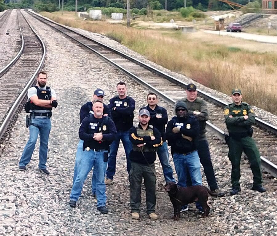 Elementos de un equipo policial especial en Kansas City.