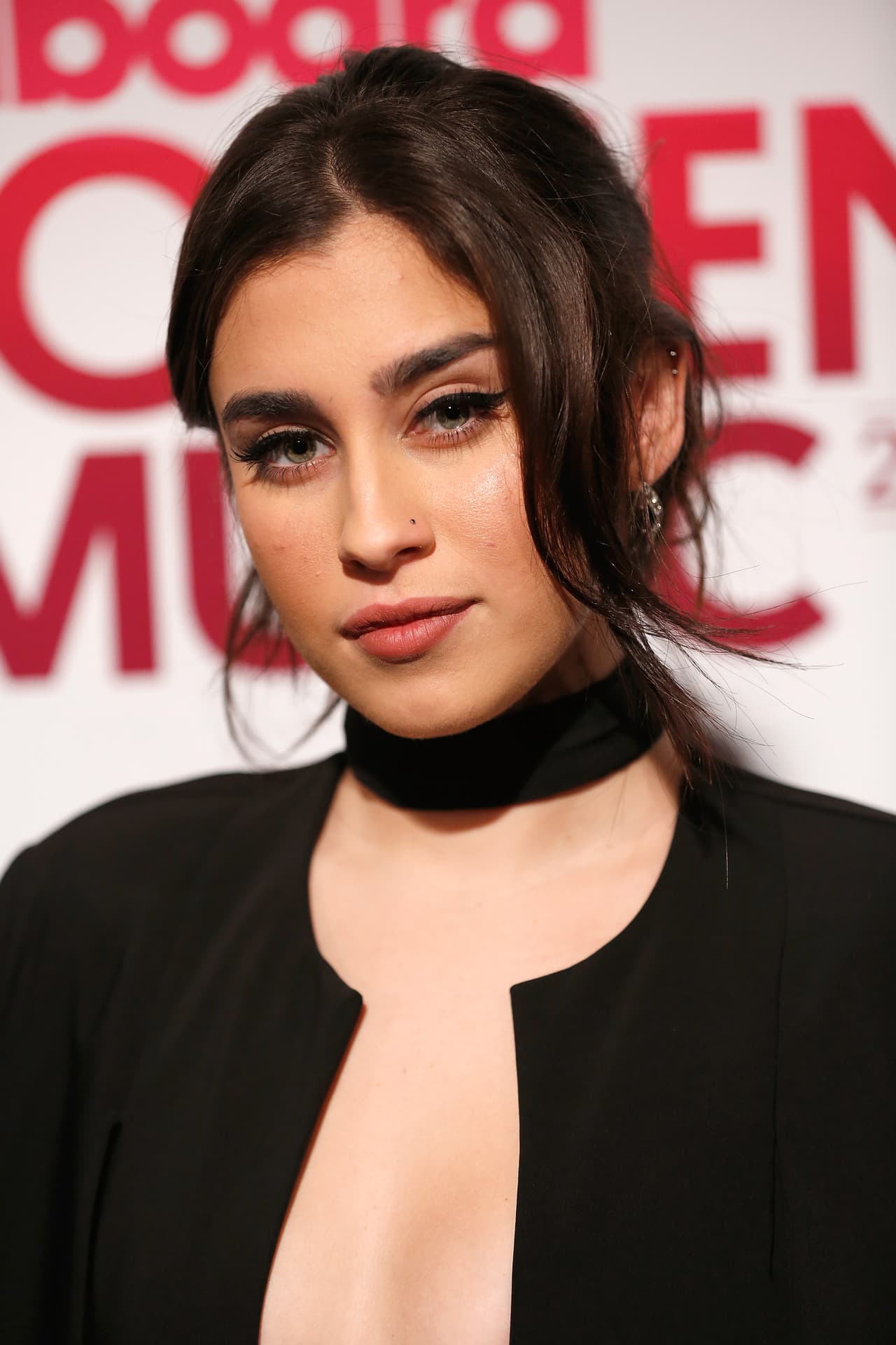 Jauregui llamó "hipócritas" a quienes votaron por Trump, "porque durante 18 meses manejó una campaña construida con el odio". La integrante del grupo invitó a esa gente a dos cosas: "viajar y leer un libro de historia".