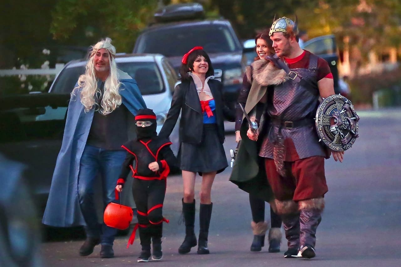 El pasado Halloween los cuatro fueron captados conviviendo como toda una familia feliz junto con el pequeño Jack, de seis años, hijo de Anna y Chris.