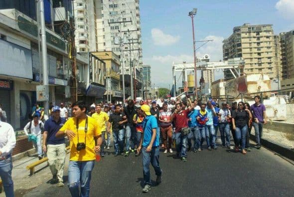 Las manifestaciones contra el gobierno continúan en Venezuela. El usuario AndrewsAbreu, de Valencia, Carabobo, publicó esta foto en su cuenta de Twitter.