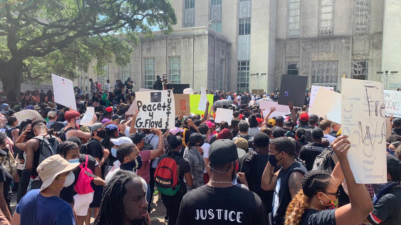 El alcalde de Houston, Sylvester Turner, dio unas palabras y aseguró que la muerte de George Floyd no será en vano.