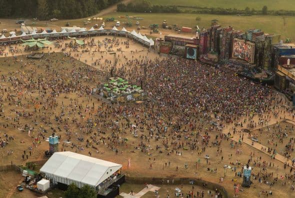Se acerca el verano y muchos se preparan para los grandes festivales musicales de la temporada. En California, Coachella domina la taquilla, pero 'The Tomorrow World Electronic Music' parece ser una fuerte competidor. Te compartimos algunas fotos del festival de música electrónica durante su última edición en Chattahoochee Hills. La fiesta reunió a los mejores Dj’s y atrajo público de cada rincón del planeta. ¿Crees que este festival sea mejor que el del Valle de Indio?