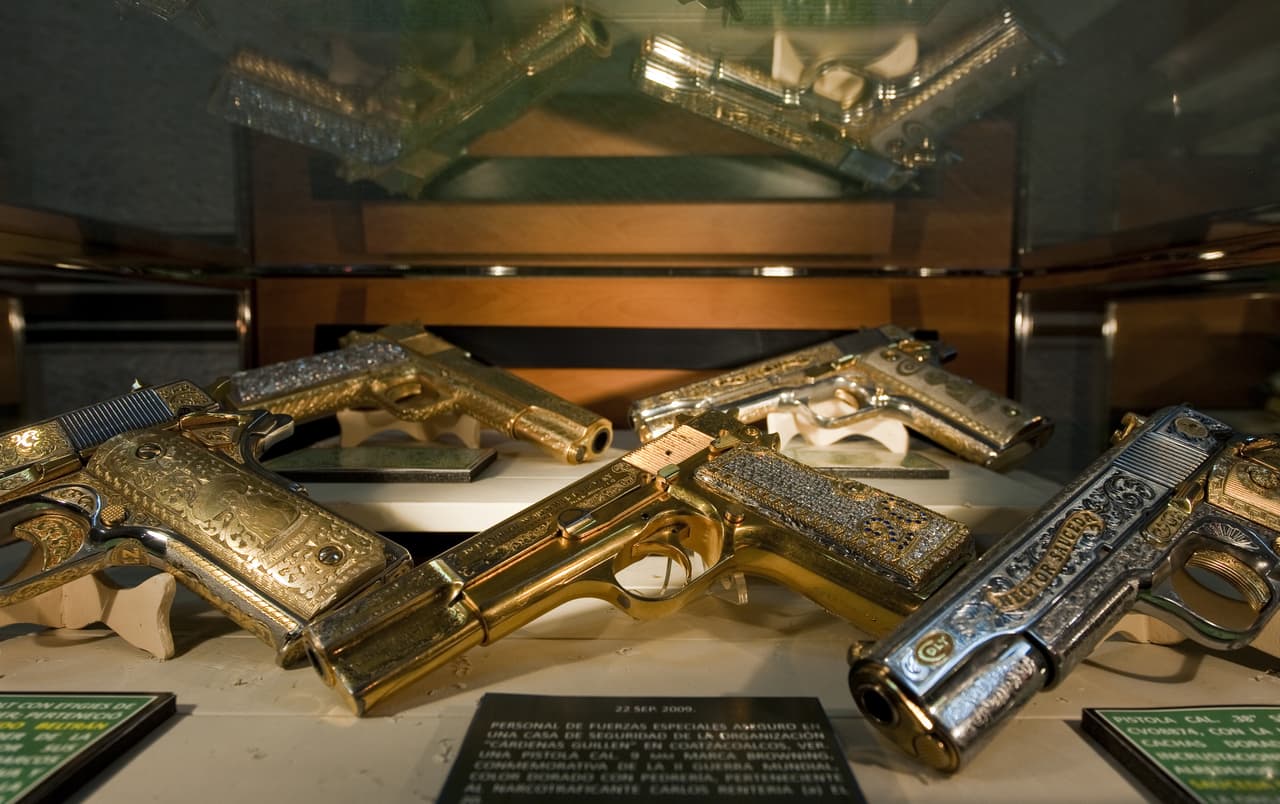 El museo puso en muestra una serie de objetos que mostraron los excesos y lujos de ese mundo.