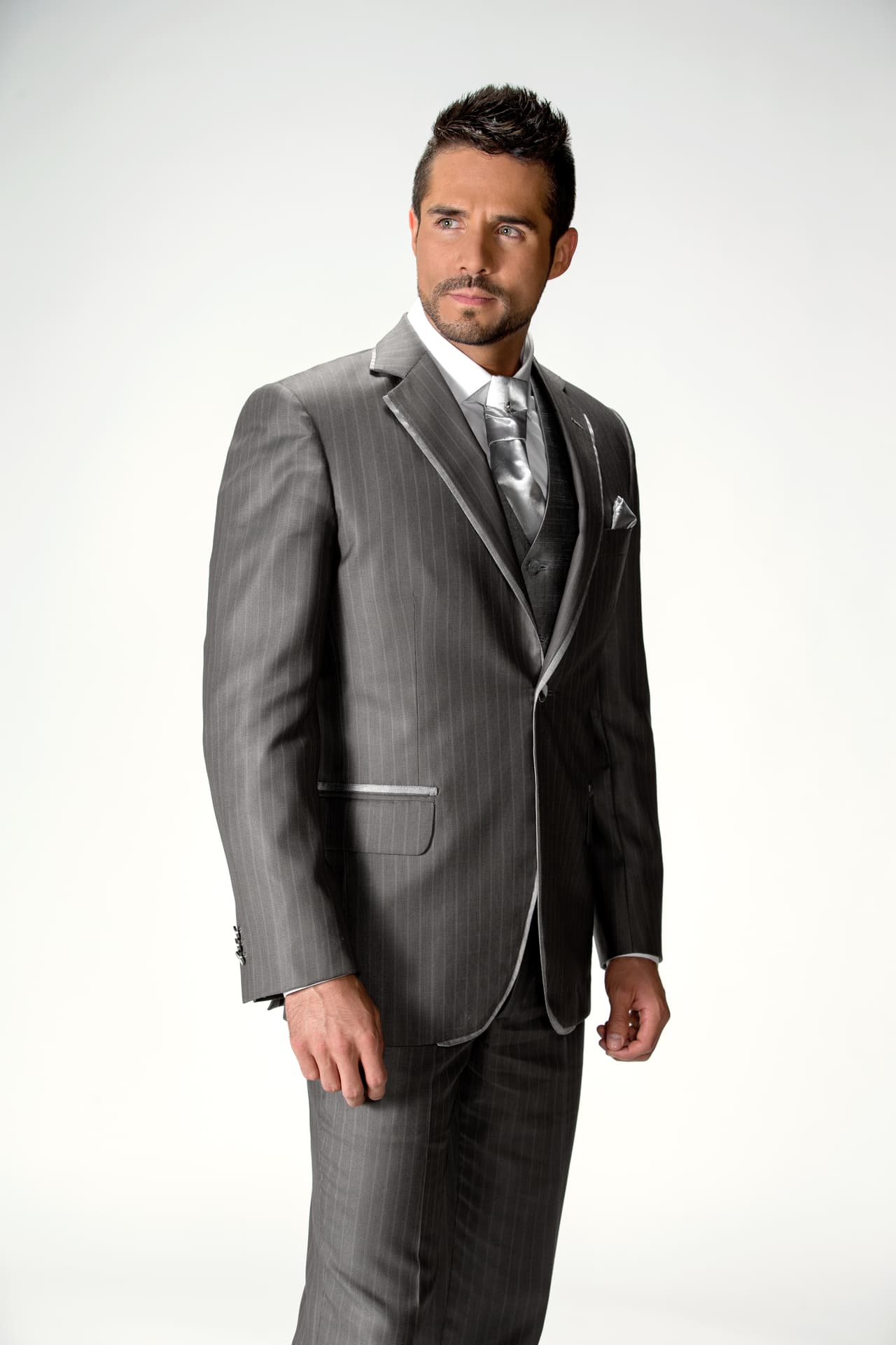 En dicha historia dio vida a Rafael Toscano, quien lucha por el amor de Fernanda Sandoval y lo defiende incluso ante su familia y, en especial, su padre el malvado Octavio Toscano.
<br>