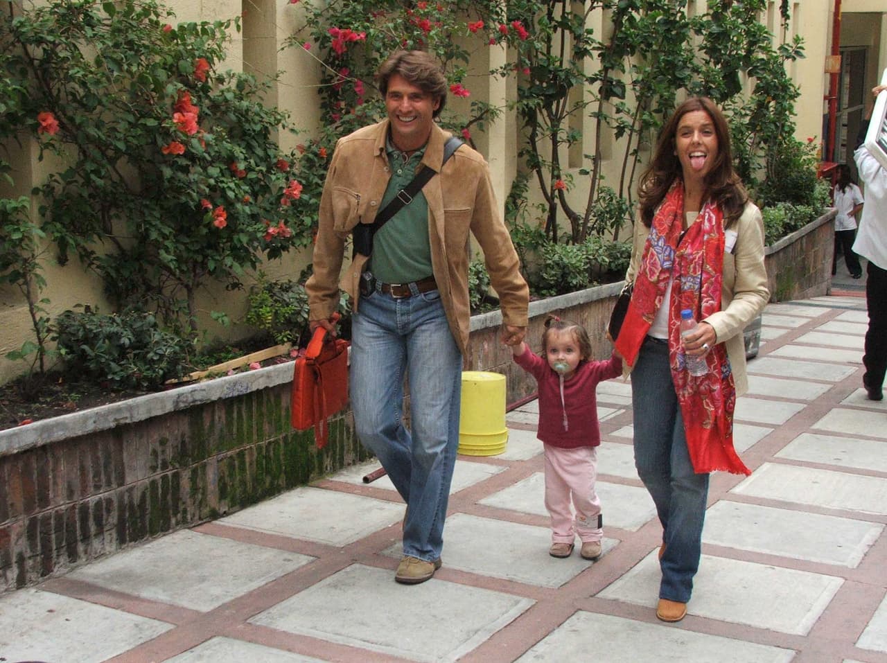 La pareja se casó en Acapulco, México, en 2003. Mientras ambos trabajaban en Televisa llevaban a su hija Mía, que nació en 2004, a acompañarlos en los sets.