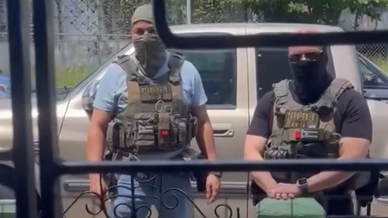 Tribunal frena ley de California que obligaba a agentes de ICE descubrirse el rostro