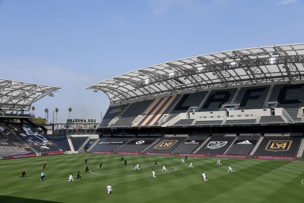 En una edición más del Clásico del Tráfico, el conjunto galáctico consiguió la victoria por dos goles a cero.