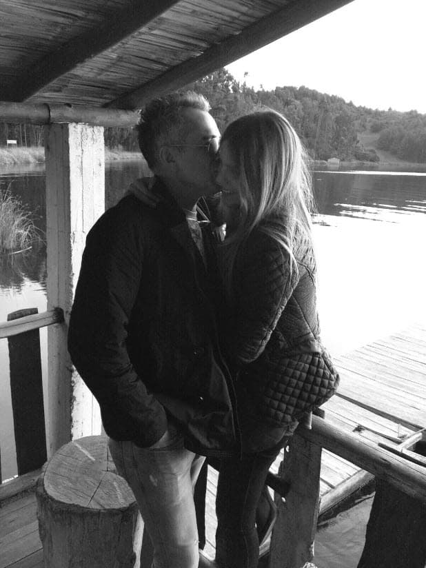 Su esposa, la arquitecta y modelo María Isabel Gutiérrez, utilizó la misma red social para anunciarlo a sus más de 57,000 seguidores: "Él y yo pronto seremos tres. Bendición de Dios. @jeabello". 
<br>