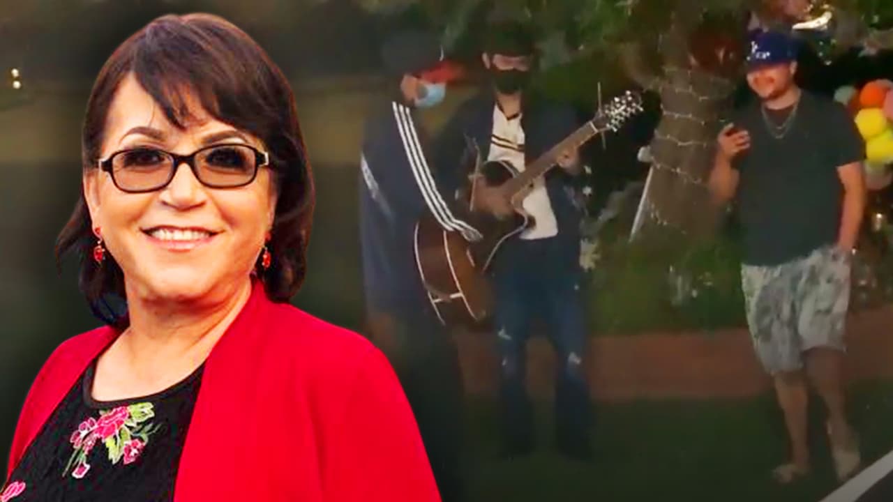 “¿Es el judío?“: la mamá de Jenni Rivera recibe una serenata y aunque la 'amenacen' no dice quién se la dedicó