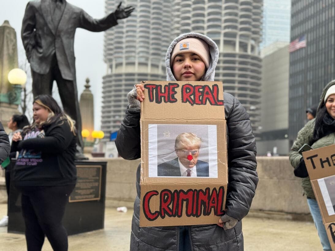 Autoridades de Chicago no han precisado un número exacto de cuántos migrantes han sido detenidos por ICE, desde 
<a href="https://www.univision.com/local/chicago-wgbo/ice-fbi-operaciones-deportacion-chicago-criminales-indocumentados">que los operativos iniciaron el domingo 26 de enero</a>, pero en rueda de prensa aseguraron que "han sido más de 100".