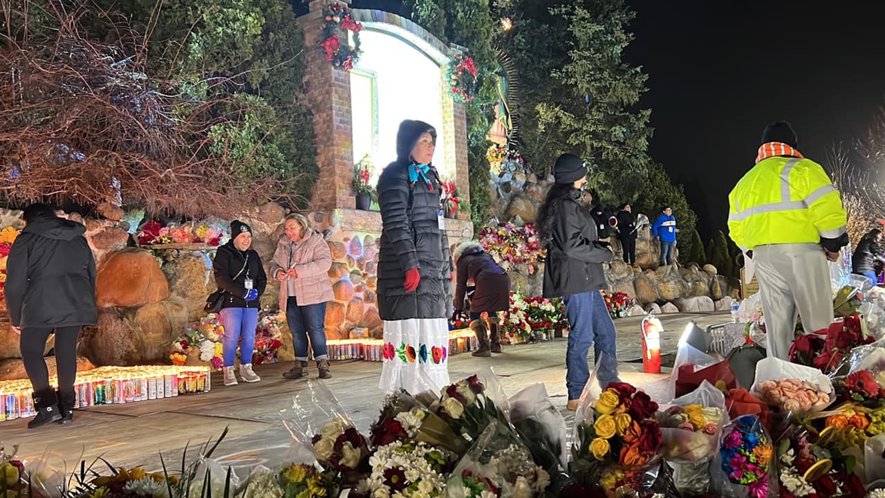 A pesar de las bajas temperaturas, los fieles comenzaron a llegar desde tempranas horas de este domingo para formar parte de la celebración de la Virgen de Guadalupe en Des Plaines.