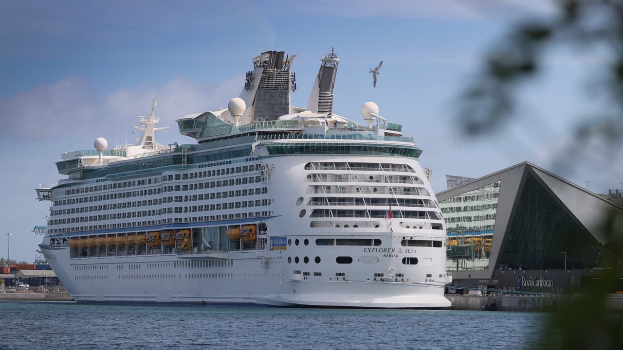 Gobernador de Florida establece una demanda federal para que los cruceros operen nuevamente
