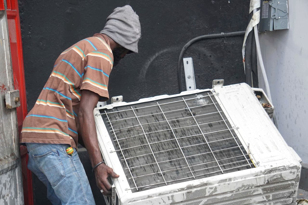 Murió esperando al técnico de su aire acondicionado en medio de intensa ola de calor
