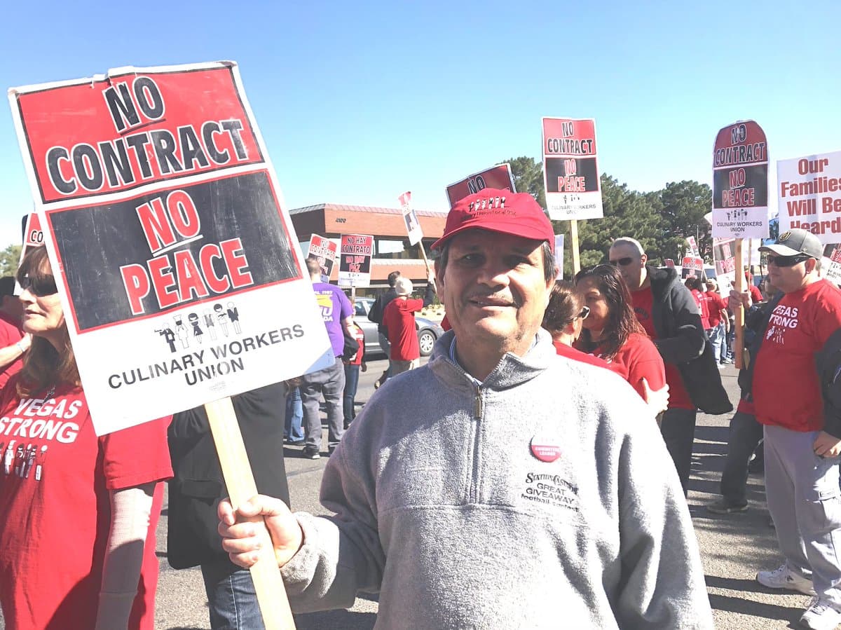 "Me gustaría. Pienso que cambiará todo porque son menos corruptas" (Aristeo Valladares, trabajador de cocina en un casino originario de Jalisco, México, 62 años)