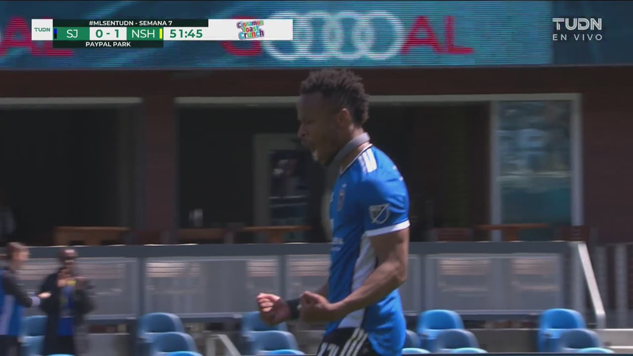 ¡Golazo de SJ Earthquakes! Ebobisse la cuelga en el ángulo para el 1-1