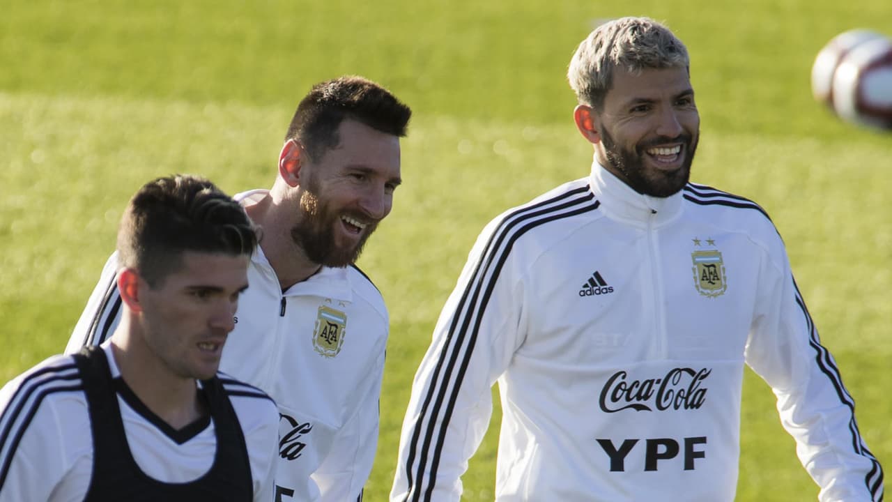 Kun Agüero le respondió al Canelo: "Seguramente no sabes de futbol"